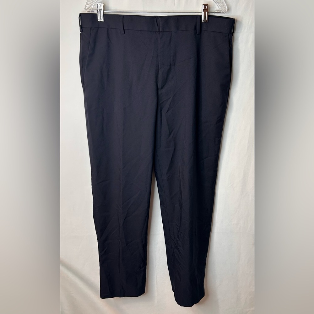 Van Heusen Traveler Men’s Navy Blue Flat Front Dress Pants Size 36X32 Slim Fit